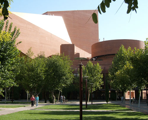 photo (61KB) : Padre Soler Building of the University Carlos III of Madrid