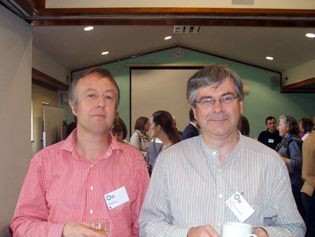 photo (39KB) : Alan Poulter of the University of Strathclyde and Alan Danskin of the British Library enjoying a break