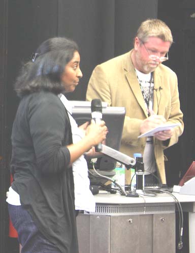 Anusha Ranganathan doing her poster pitch in the one-minute madness