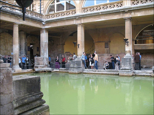 photo (62KB) : Reception for delegates held at the Roman Baths
