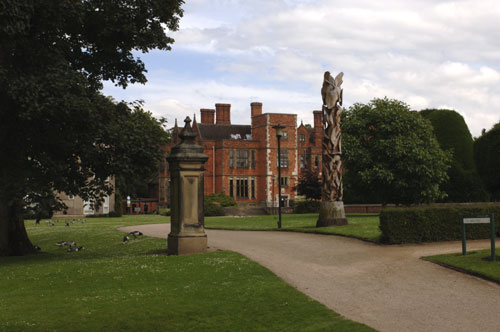 photo (37KB) : University of York grounds