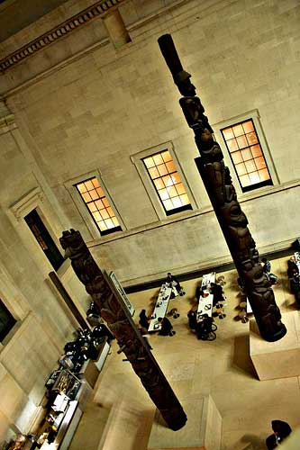 photo (31KB) : Dinner at the British Museum (picture courtesy of dev8D)