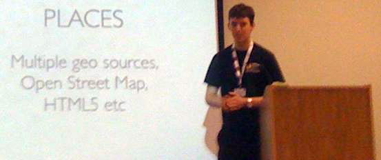 photo (16KB) : Alex Dutton describes the quick-win mobile applications of Mobile Oxford